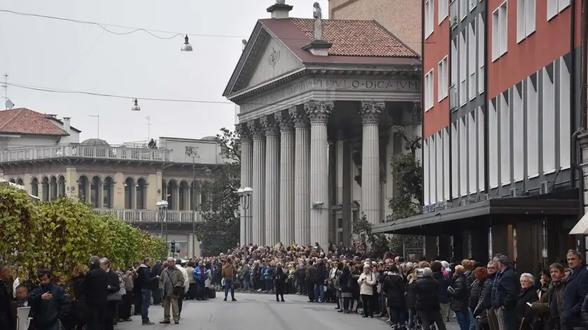 DINELLO - DINO TOMMASELLA - SAN DONA' DI PIAVE - FUNERALE MORIA ORFEI- LA GENTE IN PIAZZA E LUNGO LE STRADE