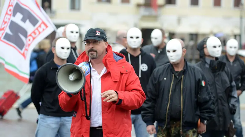 Sebastiano Sartori durante una manifestazione di Forza Nuova