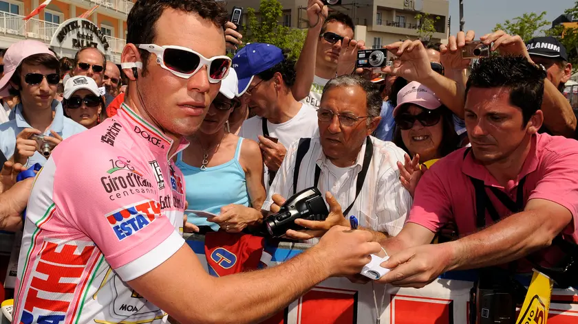 Mark Cavendish firma autografi a Jesolo nel 2009