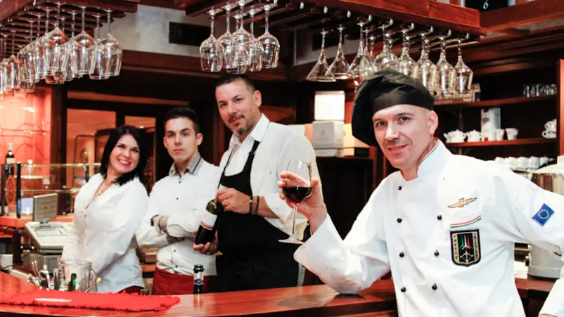 agenzia Candussi, giornalista: Artico. Caffè All'Orologio. nella foto lo staff, da sinistra: Chiara Agnoletto, Federico Boer, Simone Pierazzo e Giuseppe Mastromatteo.