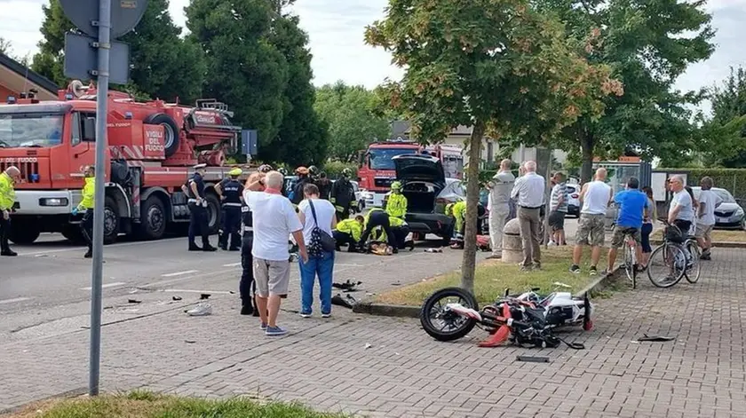 Si schianta contro un’auto, grave motociclista a Scorzè