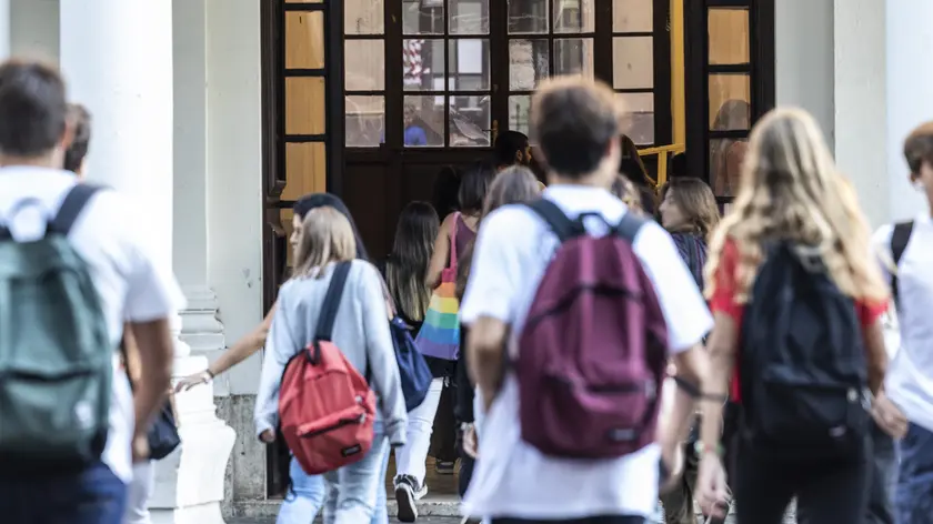 Degli studenti delle scuole superiori
