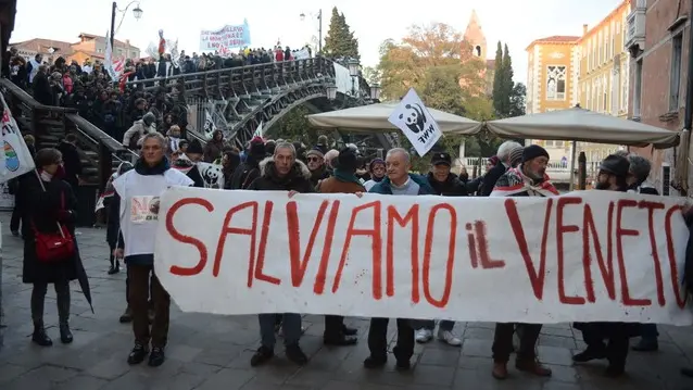 Interpress/M.Tagliapietra Venezia 30.11.2013.- Manifestazione contro Grandi Opere.