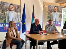 La consigliera M5s Sabrina Cervi, il ministro Federico D'Incà e il candidato sindaco Marco Dori (foto Pòrcile)