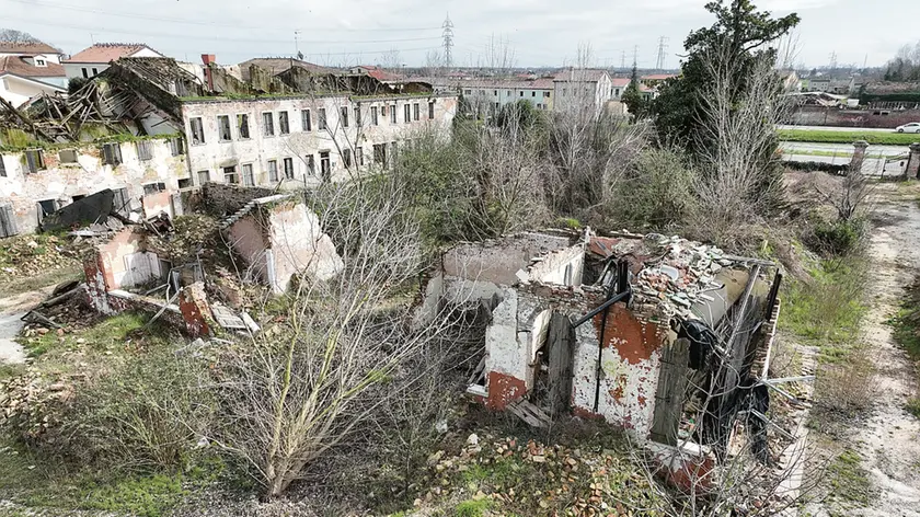 Un’immagine dell’alto di quello che resta di Villa Fini (foto Pòrcile)