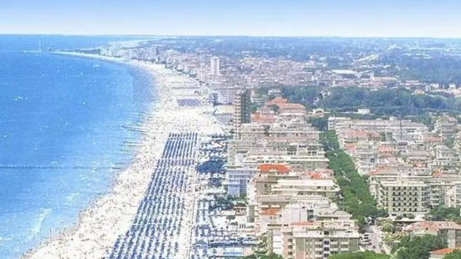- Jesolo Lido dall'alto e sotto la G House