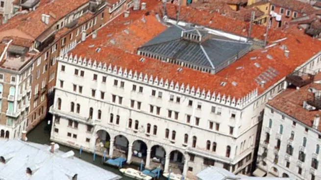 AGOSTINI VENEZIA 16.05.2008.- FOTO AEREA DEL FONTEGO DEI TEDESCHI (POSTE CENTRALI), VICINO AL PONTE DI RIALTO.- INTERPRESS