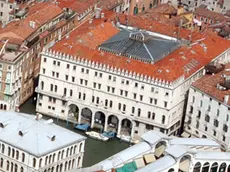 AGOSTINI VENEZIA 16.05.2008.- FOTO AEREA DEL FONTEGO DEI TEDESCHI (POSTE CENTRALI), VICINO AL PONTE DI RIALTO.- INTERPRESS