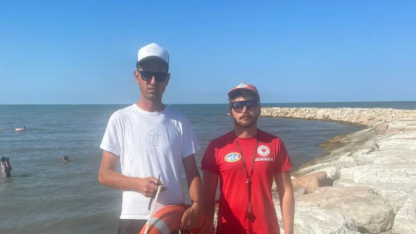 I bagnini Andrea Crepaldi e Lorenzo Tiengo