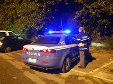 in foto la polizia intervenuta sul parcheggio dove si e' svolto l'agguato..RAPINA PER 30 MILA EURO ALL' IPPODROMO SANT'ARTEMIO IN VIALE FELISSENT - polizia notte..