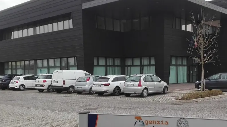 DINELLO - DINO TOMMASELLA - SAN DONA' - LO STABILE DI VIA VANZAN SEDE DELLA AGENZIA DELLE ENTRATE