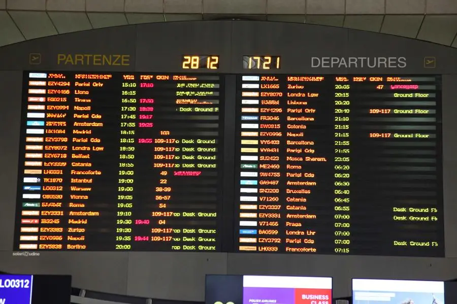 Foto Agenzia Candussi/ Ferrazza/ Tessera/ Aeroporto Marco Polo/ Disagi per nebbia