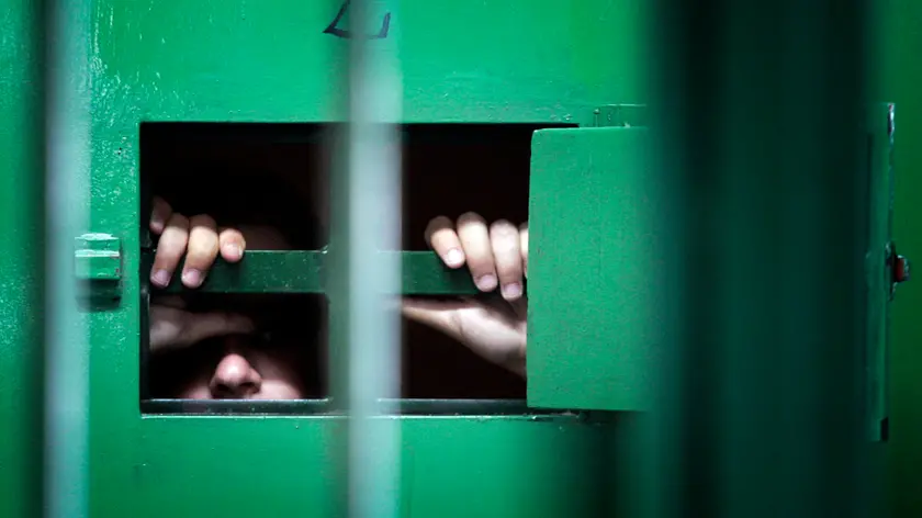 Un detenuto in carcere