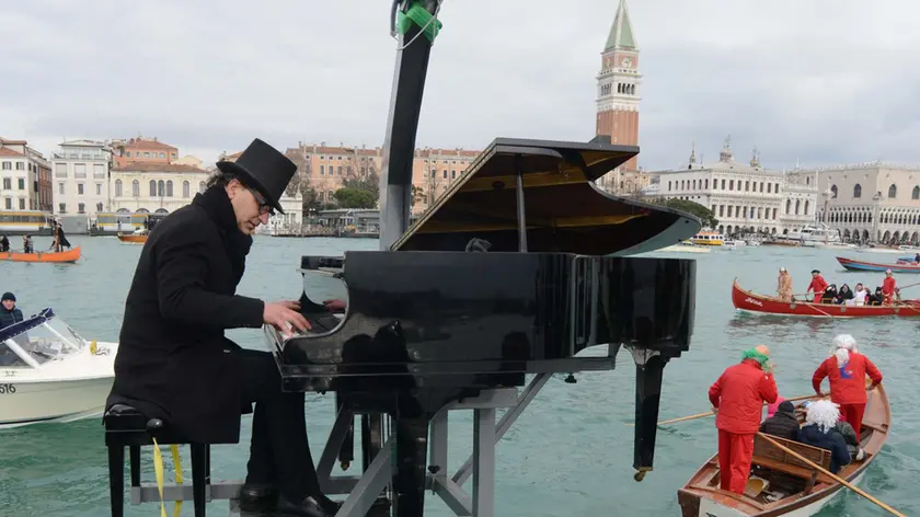 Il pianista fuori posto Paolo Zanarella (foto Interpress)