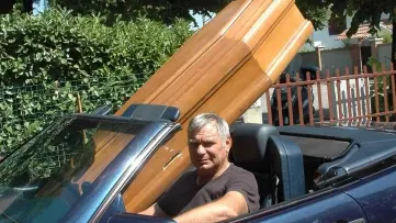 Ivano De Marchi ha ripreso il viaggio con la bara in auto