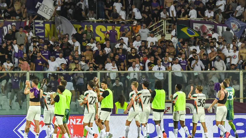 IlLa squadra del Venezia sotto la curva