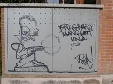 Foto Agenzia Candussi/ Furlan/ Mestre, via Bacchiglione/ Graffiti all'ingresso dei civici 4, 6, 8