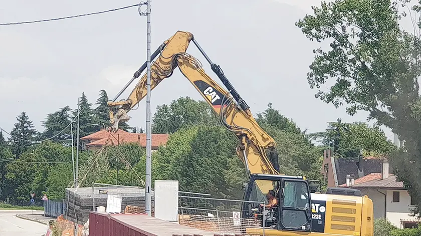 Il cantiere di via Gazzera che negli ultimi mesi è stato visitato per una decina di volte dai ladri