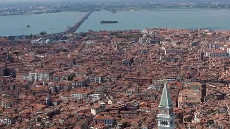 Interpress/Mazzega Venezia, 22.04.2015.- FOTO AEREE Nella foto San Marco e Ponte della Libertà