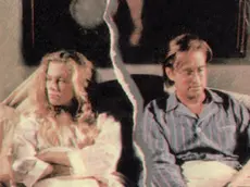 KATHLEEN TURNER E MICHAEL DOUGLAS IN UNA SCENA DEL FILM "LA GUERRA DEI ROSES"