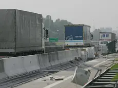 FERRAZZA - CANTIERE IN AUTOSTRADA ALL 'ALTEZZA DEL PONTE SUL BRENTA