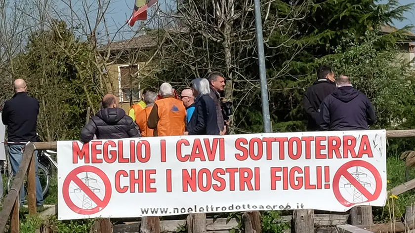 DORO-FOTOPIRAN-VIGONOVO-PROTESTA ELETTRODOTTO