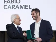 Il Presidente Sergio Mattarella premia Fabio Caramel, in occasione della cerimonia di consegna delle onorificenze OMRI conferite motu proprio dal Presidente della Repubblica a cittadini distintisi per atti di eroismo e impegno civile Roma, 5 marzo 2019. ANSA/FRANCESCO AMMENDOLA UFFICIO STAMPA QUIRINALE