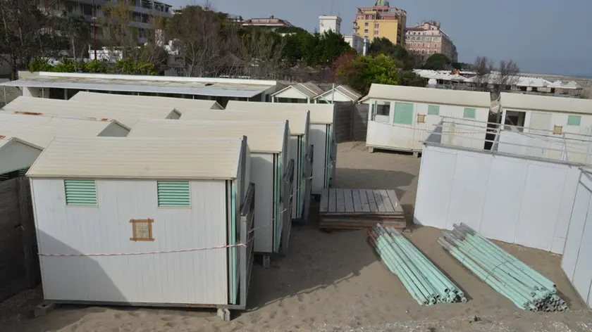 Interpress/M.Tagliapietra Venezia 05.06.2016.- Spiaggia Miramare, Lido di Venezia. Capanne sottoposte a sequestro preventivo.