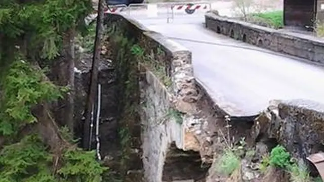 Il ponte Malon di Auronzo, una parte era ceduta nel 2014