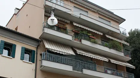 Ragazza tenta il suicidio in Via Einaudi Mestre. Nella foto: l'abitazione della ragazza.
