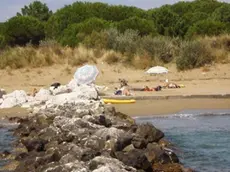 LAZZARINI DEPOLO FGavagnin ERACLEA JESOLO LAGUNA DEL MORT (VAL OSSI) NUOVA SPIAGGIA PER NUDISTI DEPOLO LAZZARINI GRUARO INCENDIO PARRUCCHIERIA LA BIONA E_ LA TITOLARE 26-05-2011 - Naturisti alla laguna del Mort