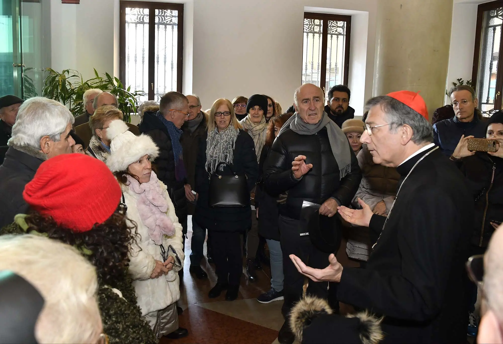 Il patriarca Moraglia incontra i fedeli di don D'Antiga, dopo la decisione di allontanare il prete da San Salvador