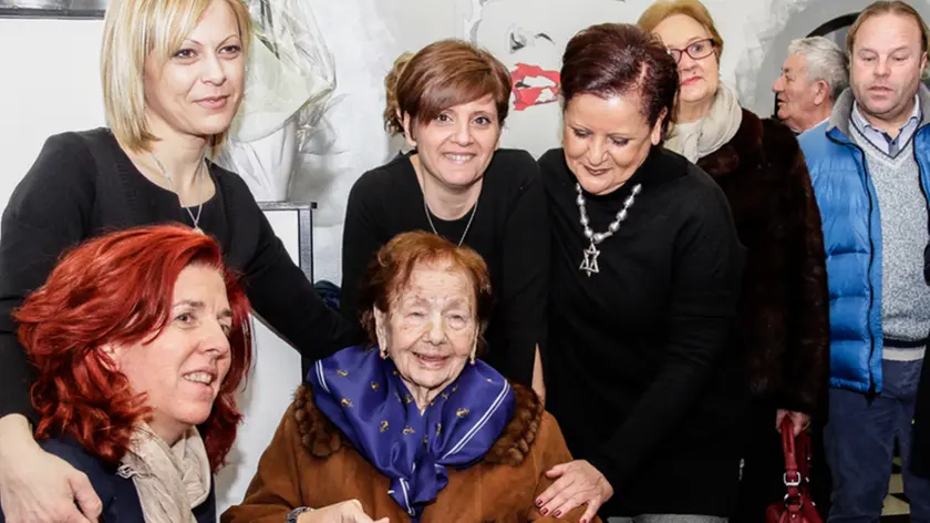 Festeggiamento del 100° compleanno della signora Busolin Stella in Benin, vedova di guerra, presso il salone Immagine VD, via Manin 46b Mestre, con la partecipazione di Renato Boraso.