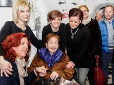 Festeggiamento del 100° compleanno della signora Busolin Stella in Benin, vedova di guerra, presso il salone Immagine VD, via Manin 46b Mestre, con la partecipazione di Renato Boraso.