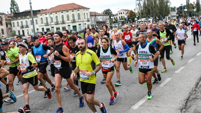 LA 31^ EDIZIONE DELLA VENICE MARATHON ATTRAVERSA MIRA.