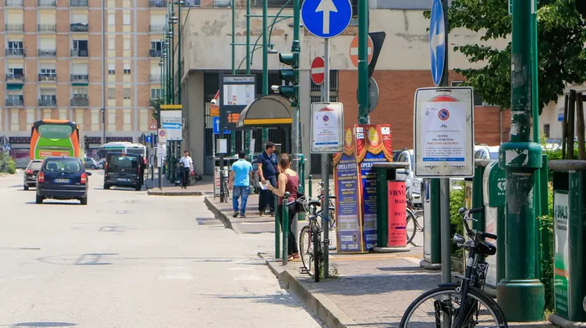 GIORNALISTA: Chiarin AGENZIA FOTO: Candussi LUOGO: Mestre Stazione DESCRIZIONE: Avviso rimozione velocipedi in divieto di sosta