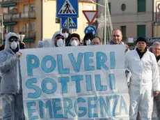 Agenzia Candussi, giornalista FAvarato. Protesta attivisti in via Miranese di fronte alla sede ARPAV