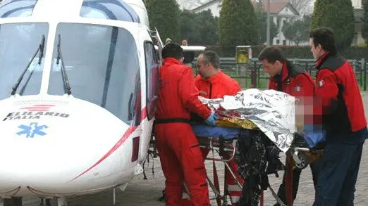 il trasporto d'urgenza al centro ustionati di Padova