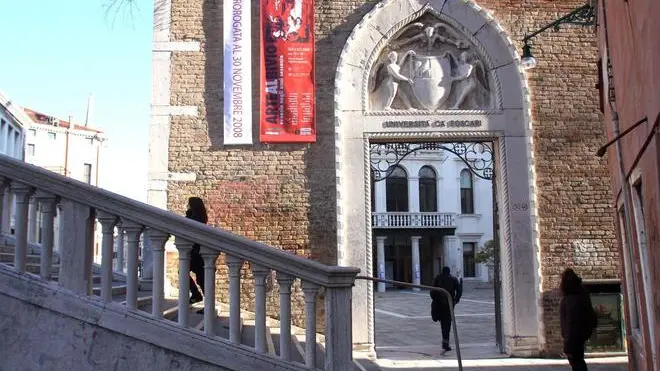 AGOSTINI VENEZIA 27.11.2008.- RESTAURATO IL PORTALE DELL'UNIVERSITA' DI CA' FOSCARI.- INTERPRESS