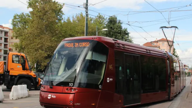 Provo in corso del tram in piazzale Cialdini, Mestre