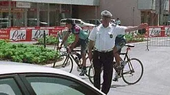 Bibione: vigili al giro d'Italia. Carrai 24-05-00 Light Image.