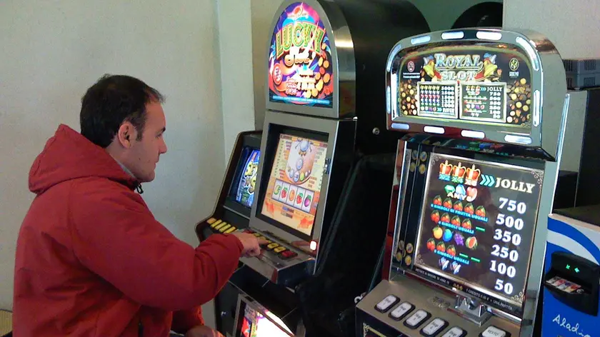 Le slot e i giochi d'azzard: possono creare ludopatia: dipendenza e gravi disagi sociali