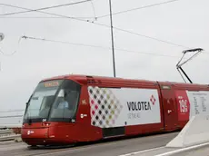 agenzia candussi, varie foto tram su ponte libertà e rotonda San giuliano