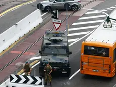 Interpress/M.Tagliapietra Venezia 28.08.2017.- Barriere New Jersy a Piazzale Roma Antiterrorismo. Blindato dell'esercito. con militari armati