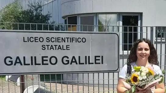 Benedetta Rigato all’ingresso del liceo scientifico Galilei di Dolo