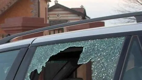 DeMarchi Refrontolo furto in casa di Luca Zaia carabinieri davanti abitazione vetri rotti auto davanti abitazione di Zaia DeMarchi Refrontolo furto in casa di Luca Zaia carabinieri davanti abitazione