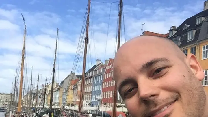 Manuel Giuge in un selfie da Copenaghen