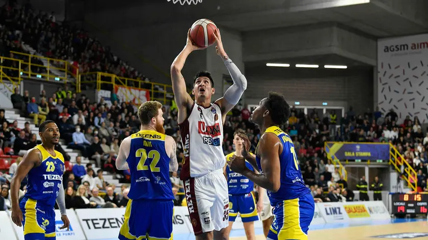 Willis al tiro, sua la tripla finale che assicura la vittoria alla Reyer