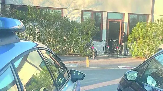 La polizia all’ingresso dell’Adriano Panatta Racquet Club di via Maffioli a Treviso