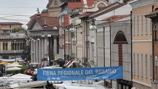 COLUCCI - DINO TOMMASELLA - SAN DONA' DI P. - FIERA DEL ROSARIO - LE STRADE DEL CENTRO INVASE DALLE BANCARELLE